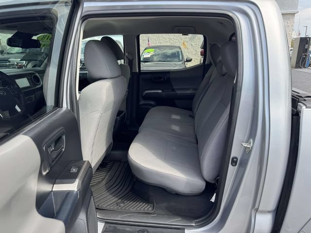 Used 2018 Toyota Tacoma SR5 w/ Four Season Floor Mat Package AWD/4WD image 18