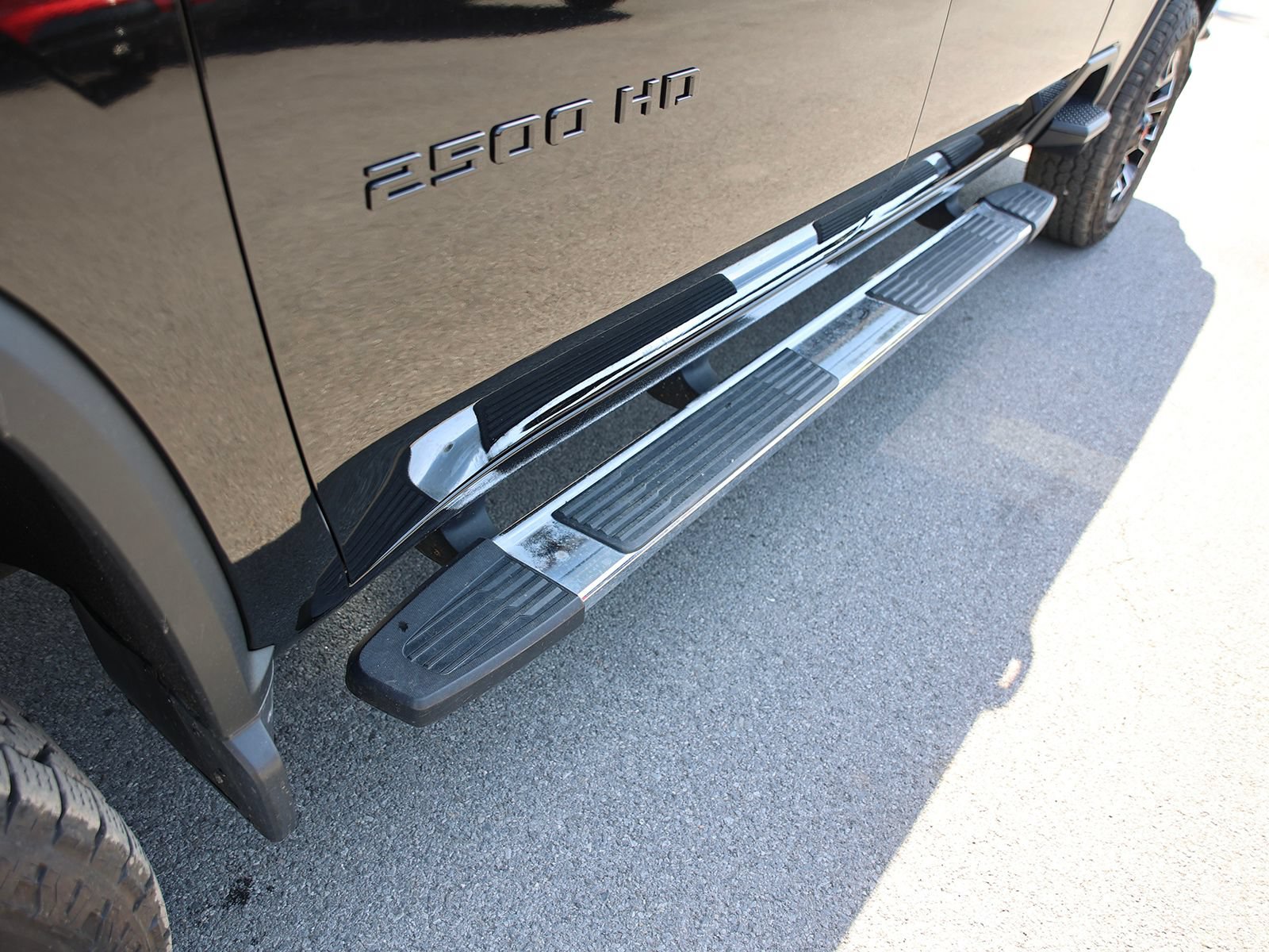 Used 2022 Chevrolet Silverado 2500 LTZ w/ LTZ Plus Package AWD/4WD image 9