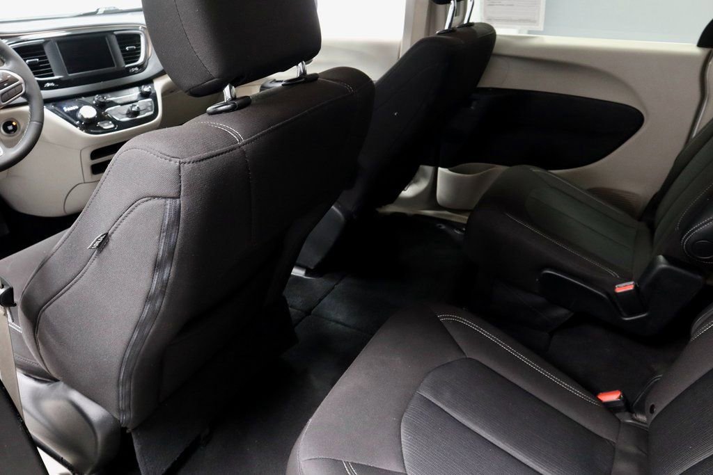 Used 2023 Chrysler Voyager LX image 23