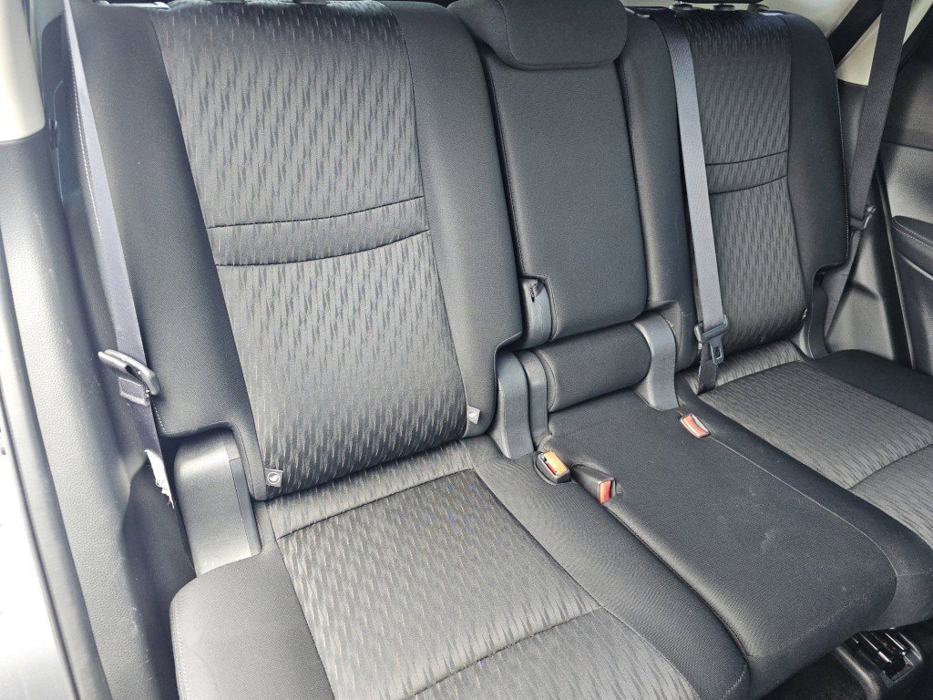 Used 2018 Nissan Rogue SV AWD/4WD image 25