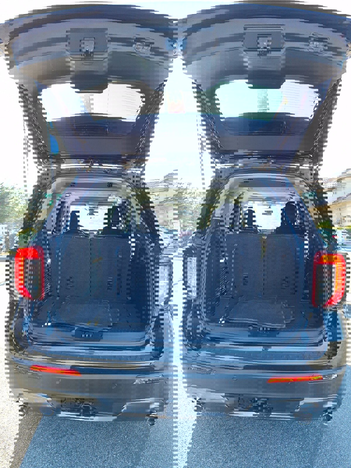 Certified 2022 Ford Explorer XLT w/ Equipment Group 202A image 6