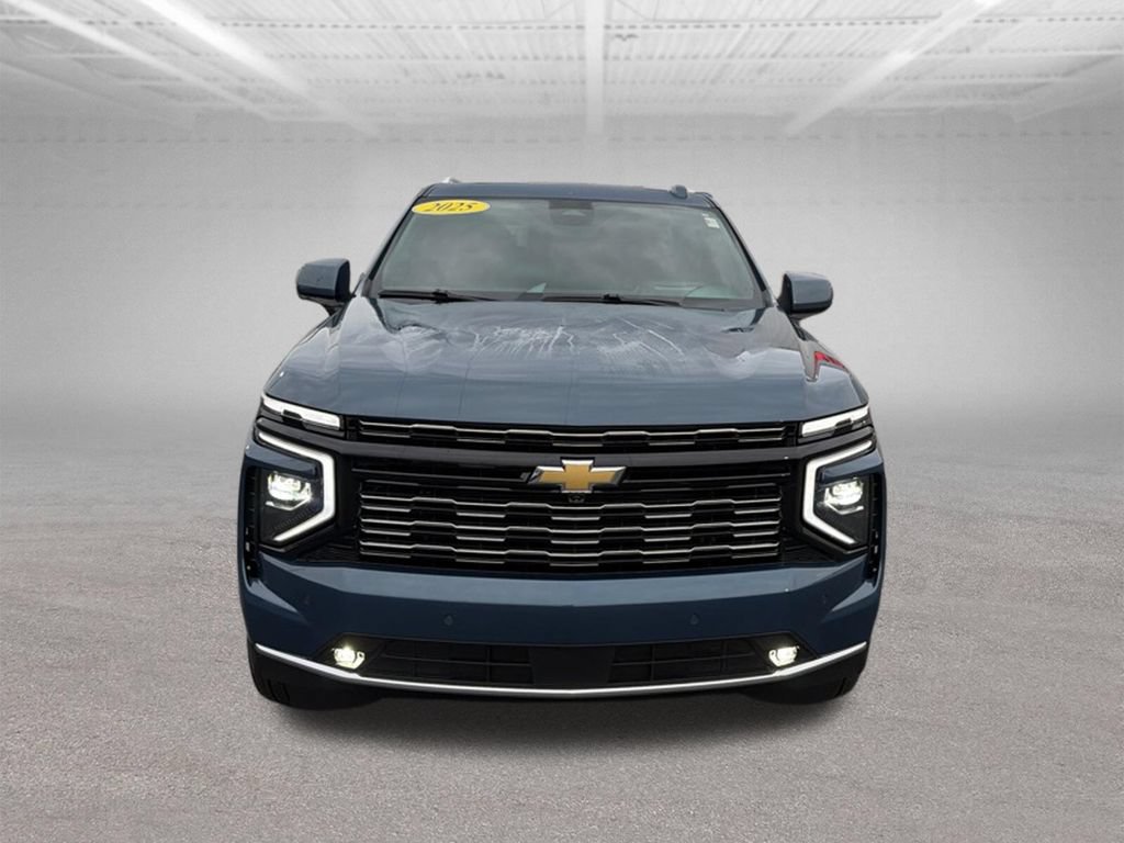 Used 2025 Chevrolet Tahoe High Country AWD/4WD image 3