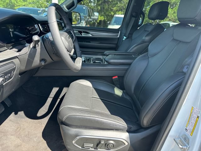 Used 2023 Jeep Wagoneer Series III w/ Convenience Group I AWD/4WD image 17