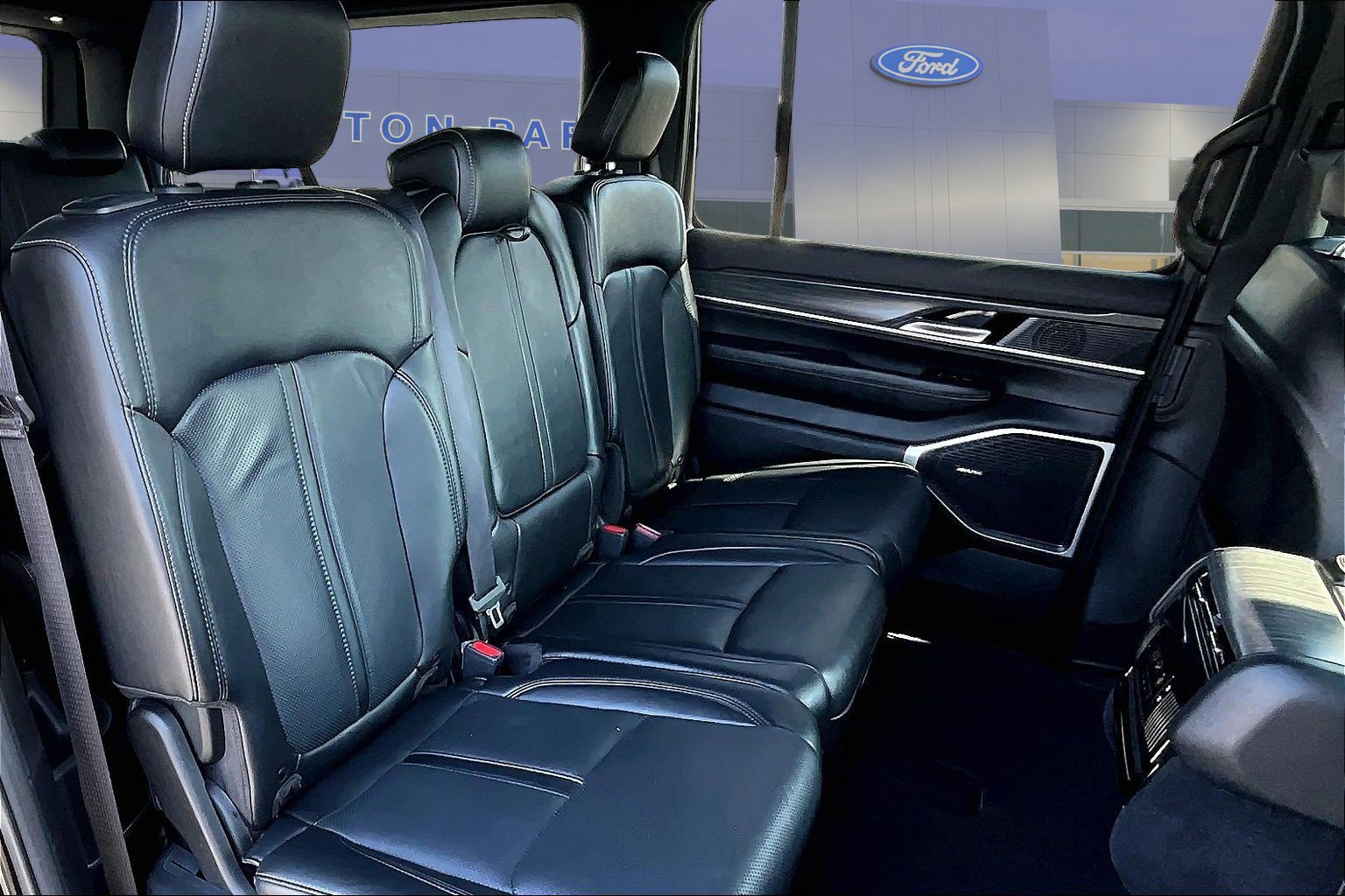 Used 2024 Jeep Wagoneer L Series II w/ Flexible Seating Group AWD/4WD image 25