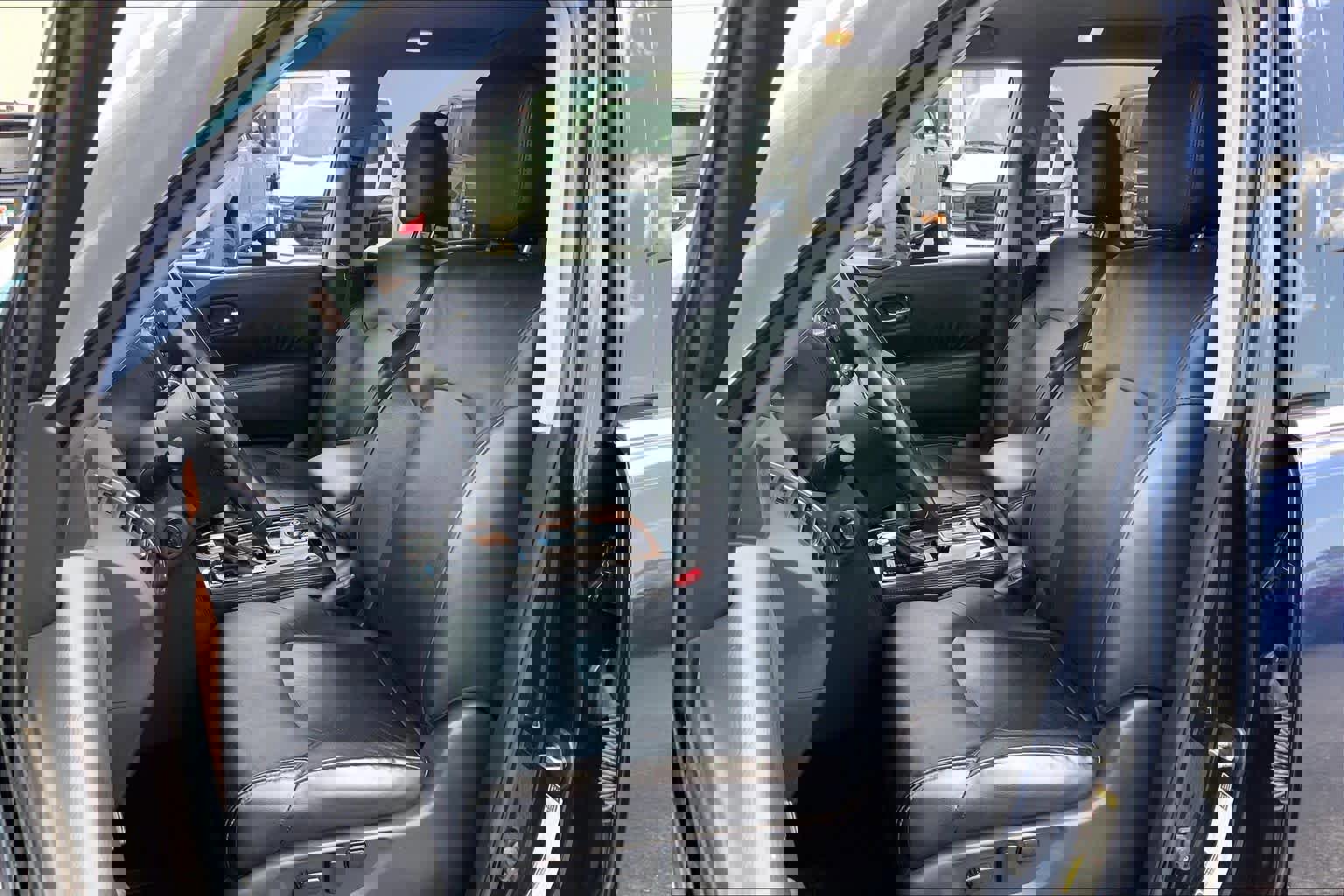 Used 2023 Nissan Armada SL w/ Captain's Chairs Package image 10