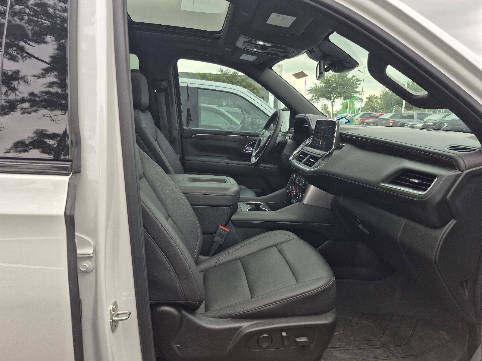 Used 2023 Chevrolet Tahoe Z71 w/ Luxury Package AWD/4WD image 12