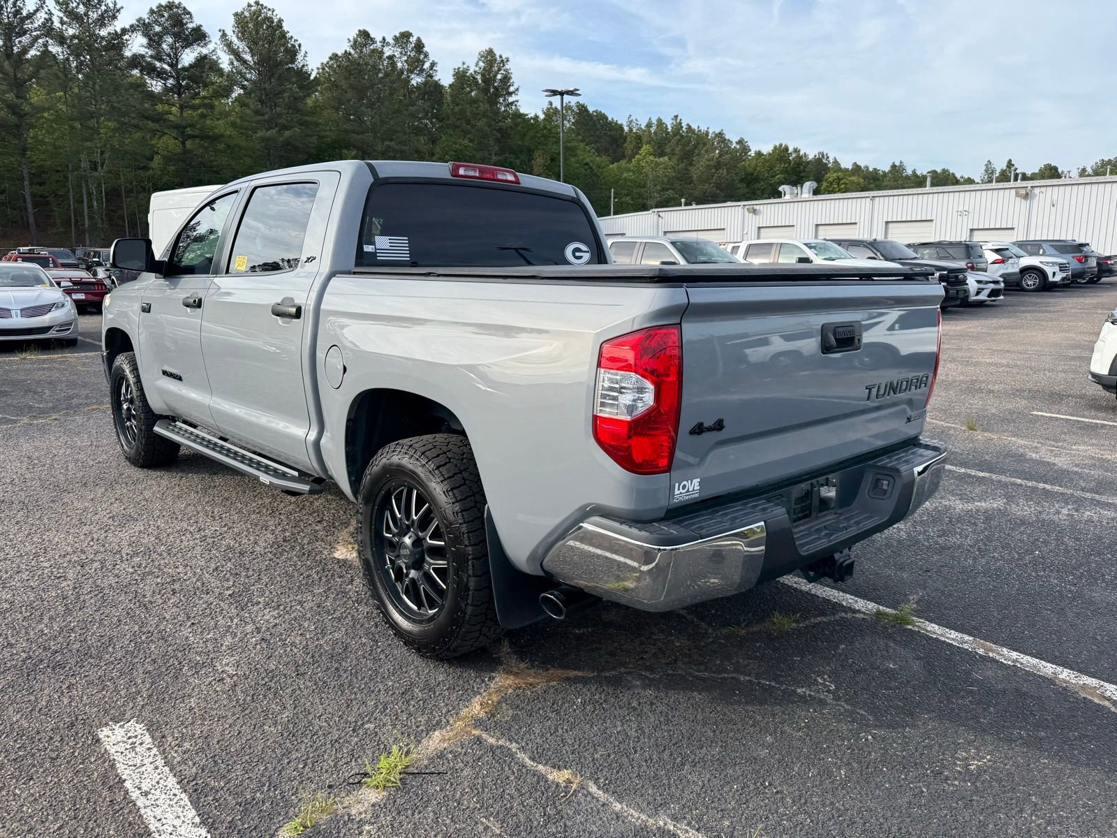Used 2019 Toyota Tundra SR5 w/ SR5 Upgrade Package AWD/4WD image 3