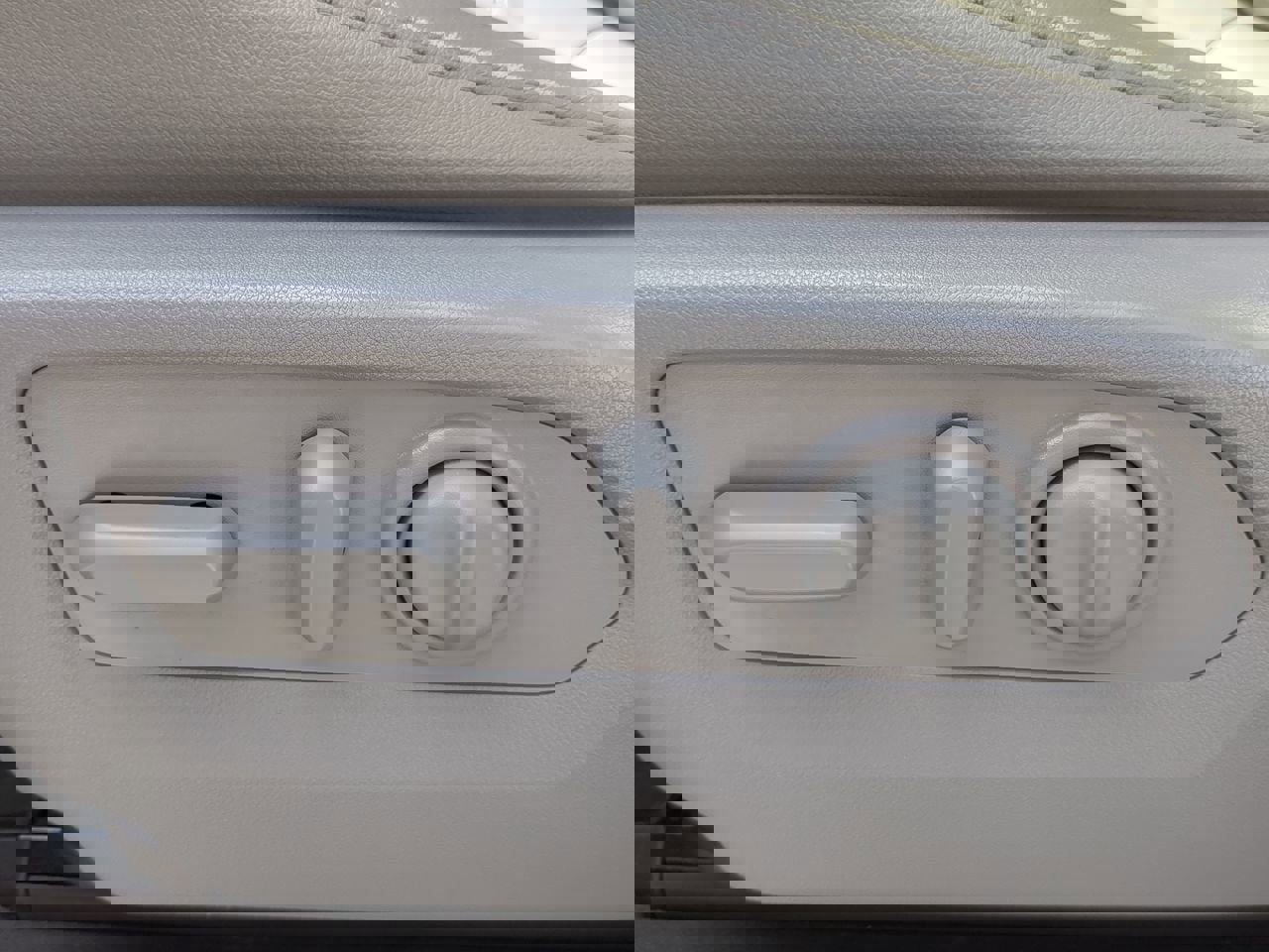 Used 2019 Chevrolet Silverado 1500 RST AWD/4WD image 29