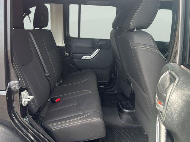 Used 2018 Jeep Wrangler Unlimited Rubicon w/ Connectivity Group AWD/4WD image 15