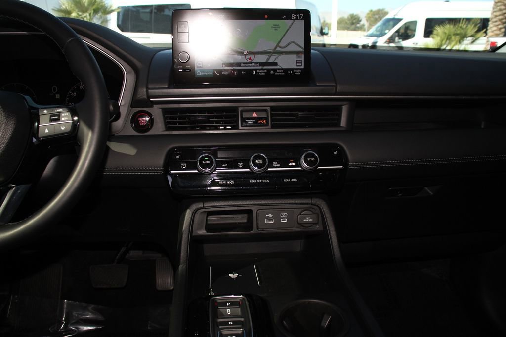 Used 2025 Honda Pilot Touring image 18