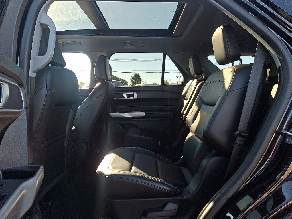 Certified 2024 Ford Explorer XLT w/ Equipment Group 202A AWD/4WD image 10
