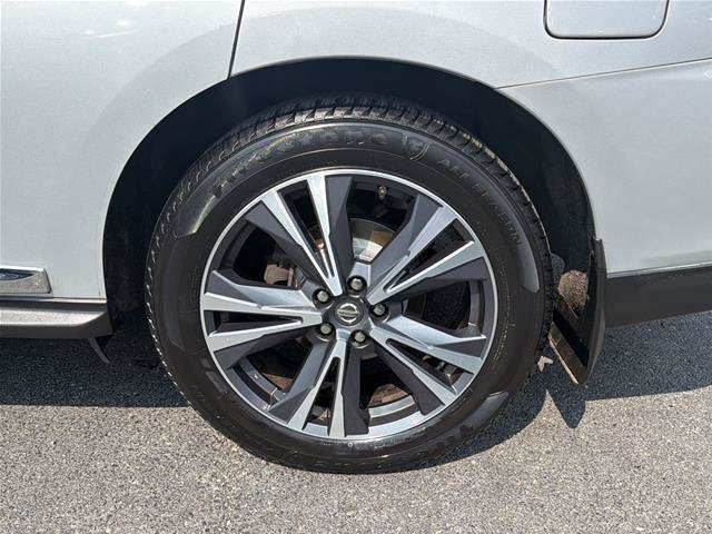 Used 2018 Nissan Pathfinder Platinum AWD/4WD image 28