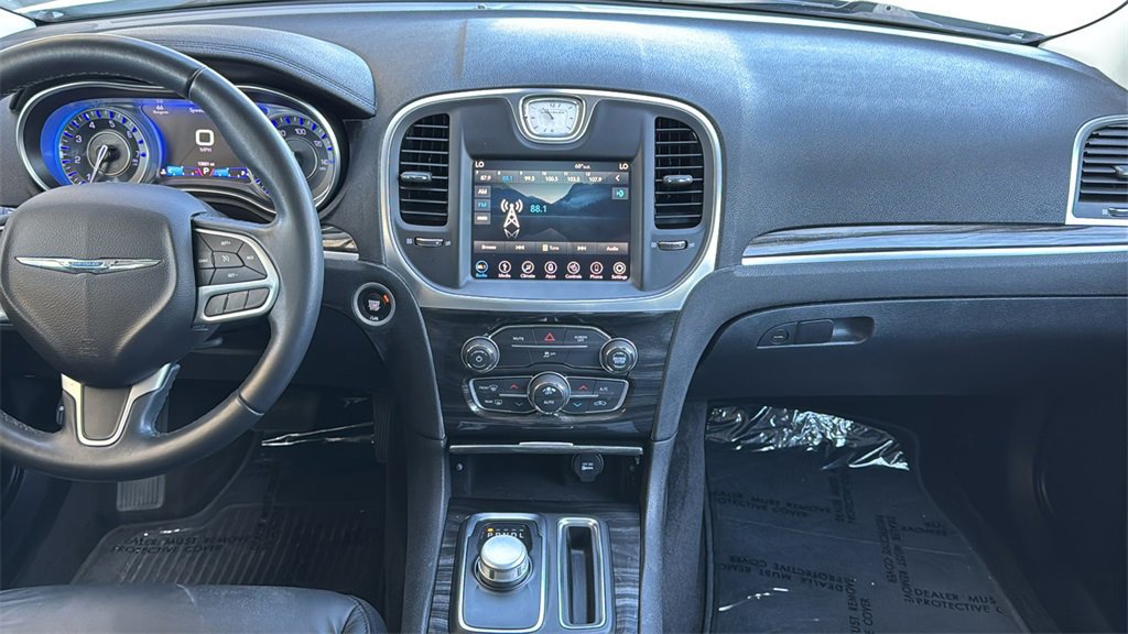 Used 2018 Chrysler 300 Touring L image 9