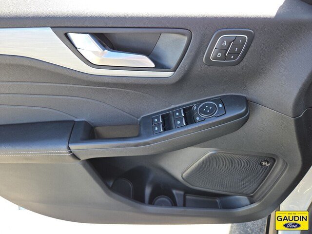 Certified 2025 Ford Escape SE w/ PHEV Premium Package FWD image 18