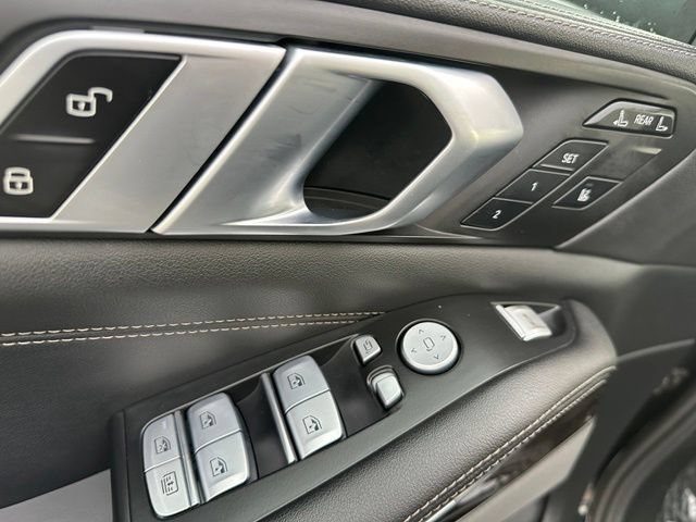 Used 2024 BMW X7 xDrive40i AWD/4WD image 25