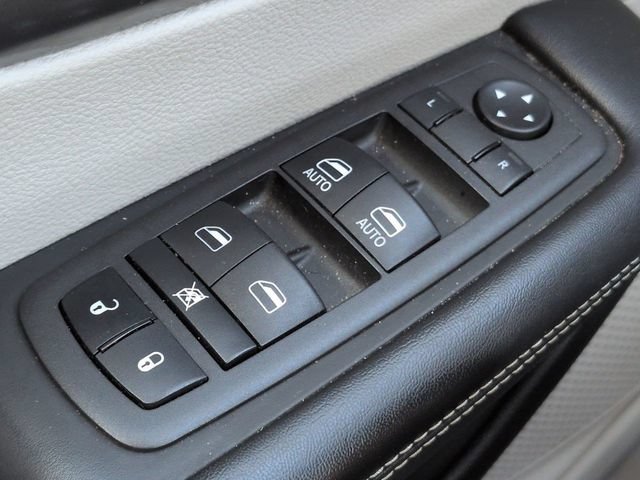 Used 2022 Chrysler Pacifica Touring-L FWD image 23