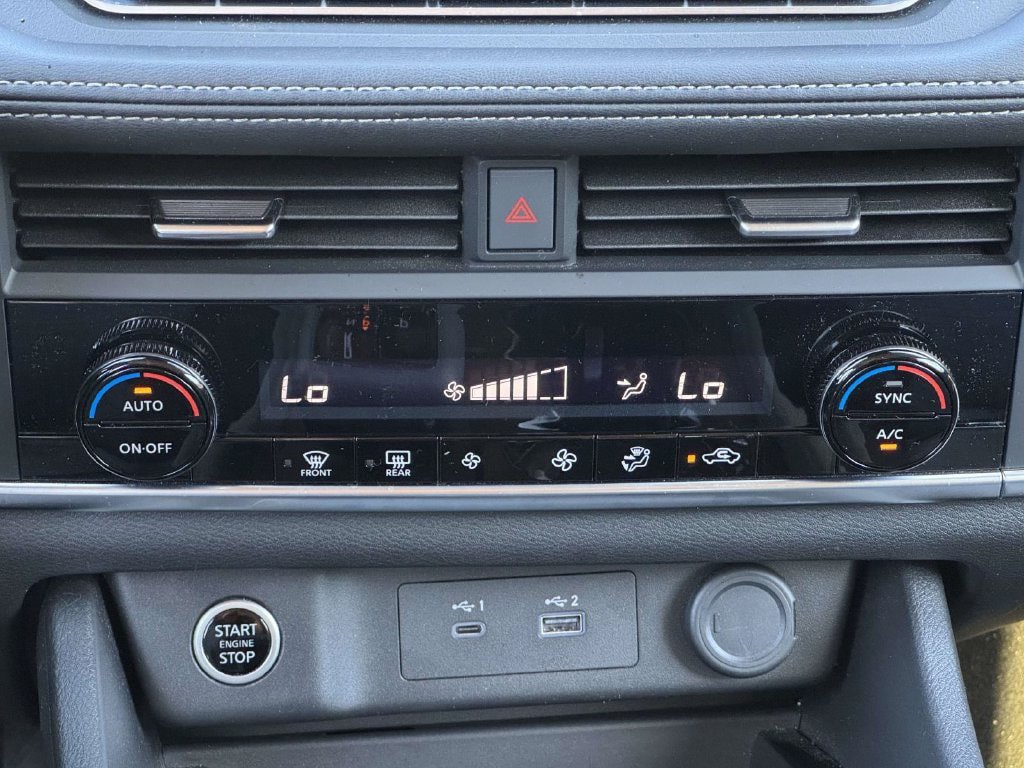 Used 2023 Nissan Rogue SV FWD image 5