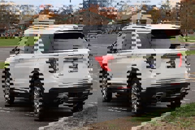 Certified 2022 Ford Explorer King Ranch w/ Technology Package image 8