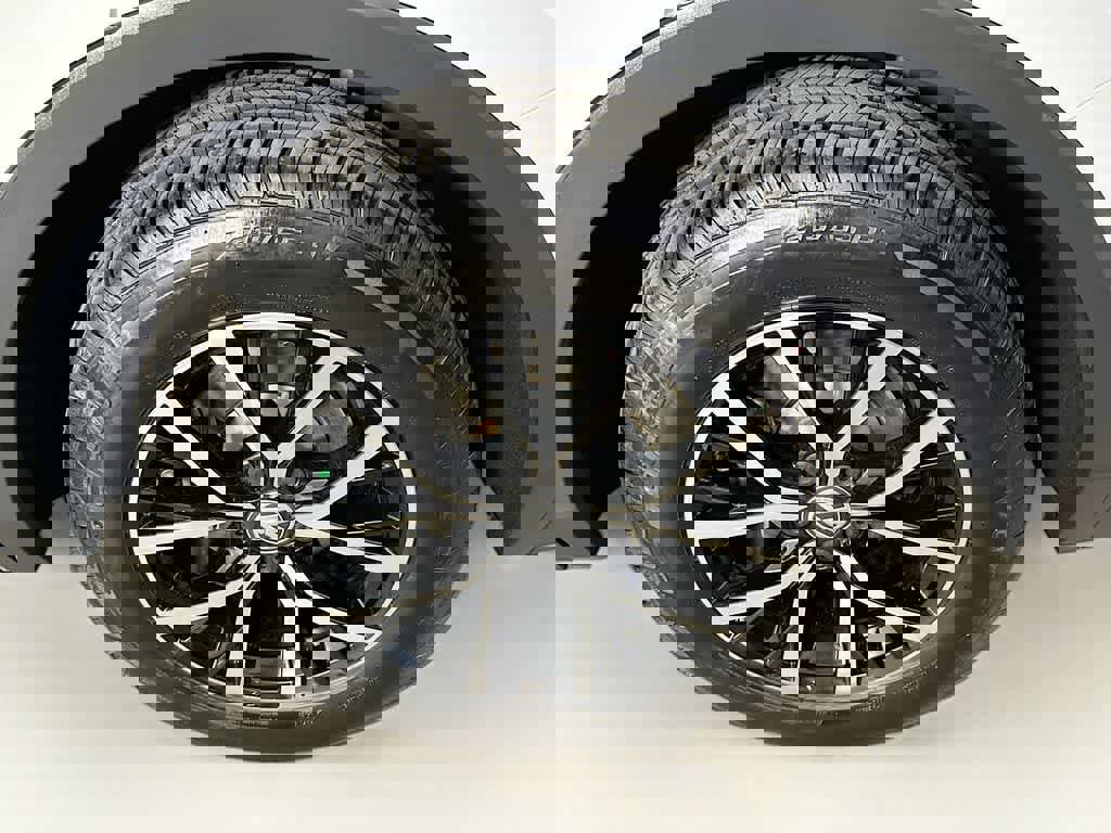 Used 2021 Volkswagen Tiguan SE image 11