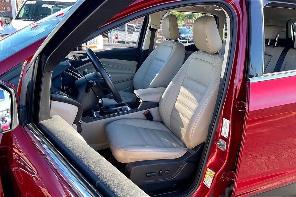 Certified 2019 Ford Escape Titanium AWD/4WD image 24
