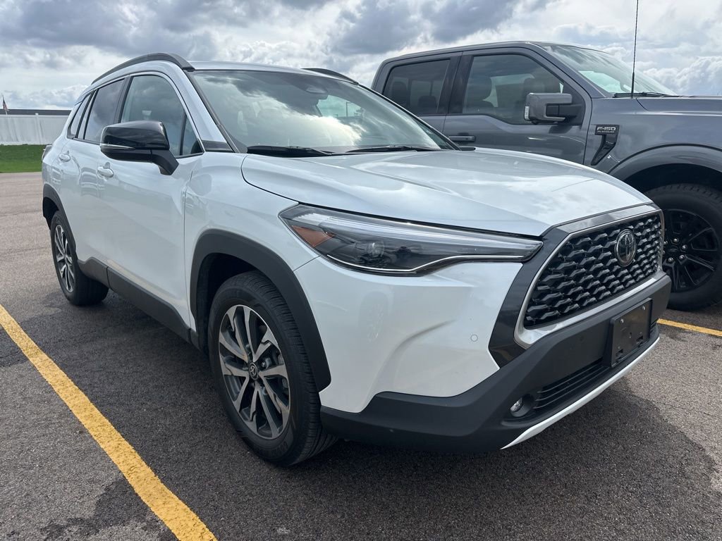 Used 2025 Toyota Corolla Cross XLE w/ Convenience Package AWD/4WD image 2