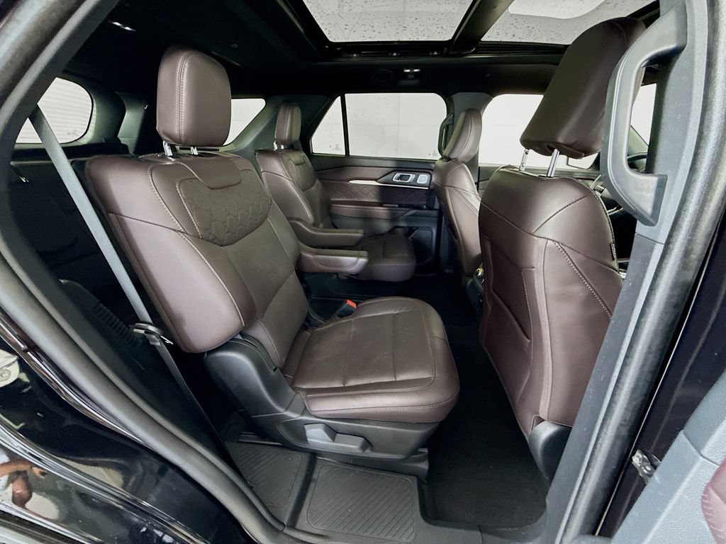Certified 2025 Ford Explorer Platinum w/ LUX Leather Package AWD/4WD image 7
