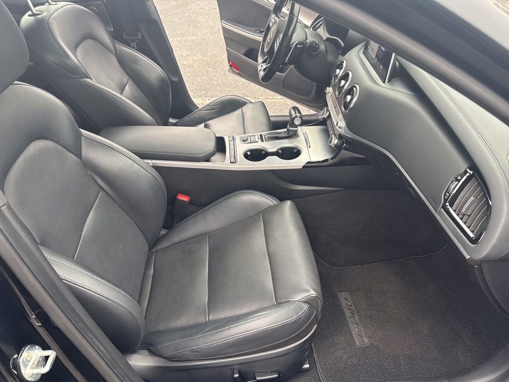 Used 2020 Kia Stinger GT1 AWD/4WD image 33