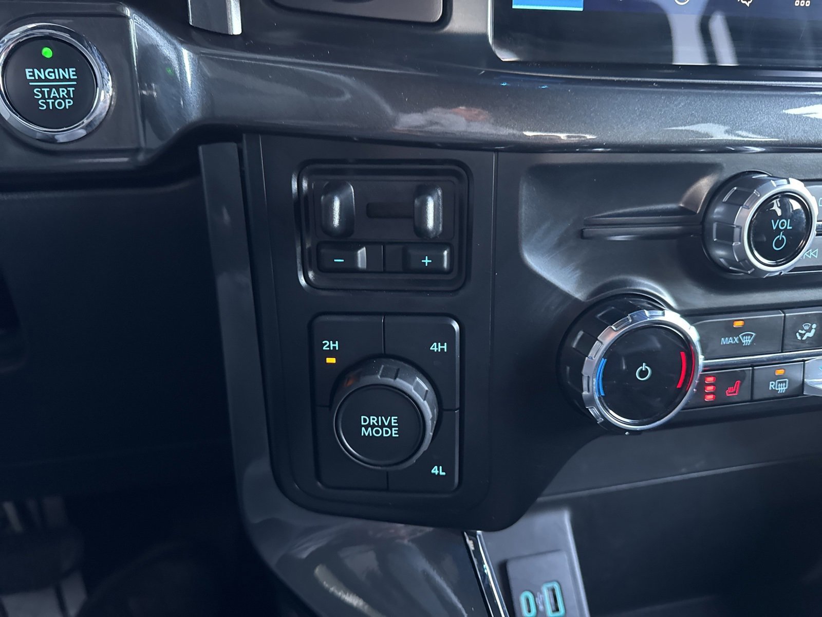 Certified 2023 Ford F150 XLT w/ Equipment Group 302A High image 33