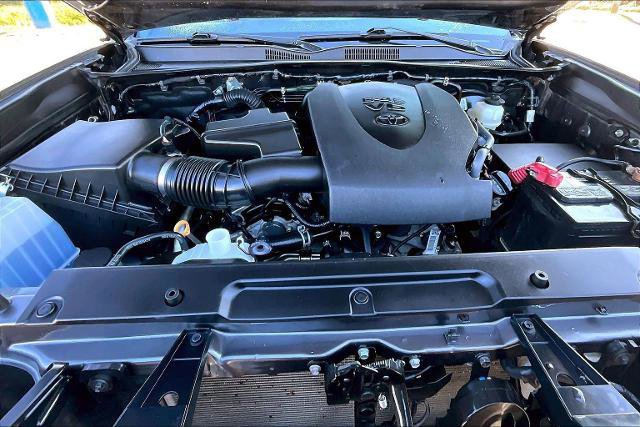 Used 2022 Toyota Tacoma TRD Sport w/ Technology Package image 17