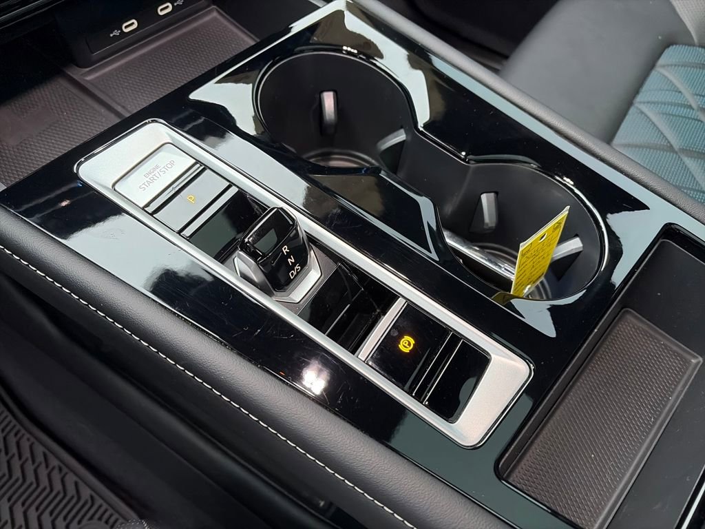 Used 2024 Volkswagen Atlas Cross Sport SEL Premium R-Line image 32