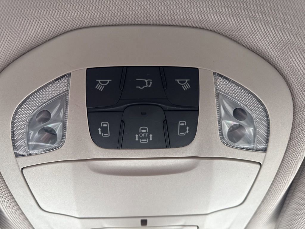 Used 2019 Chrysler Pacifica Touring-L Plus w/ Tire & Wheel Group image 33