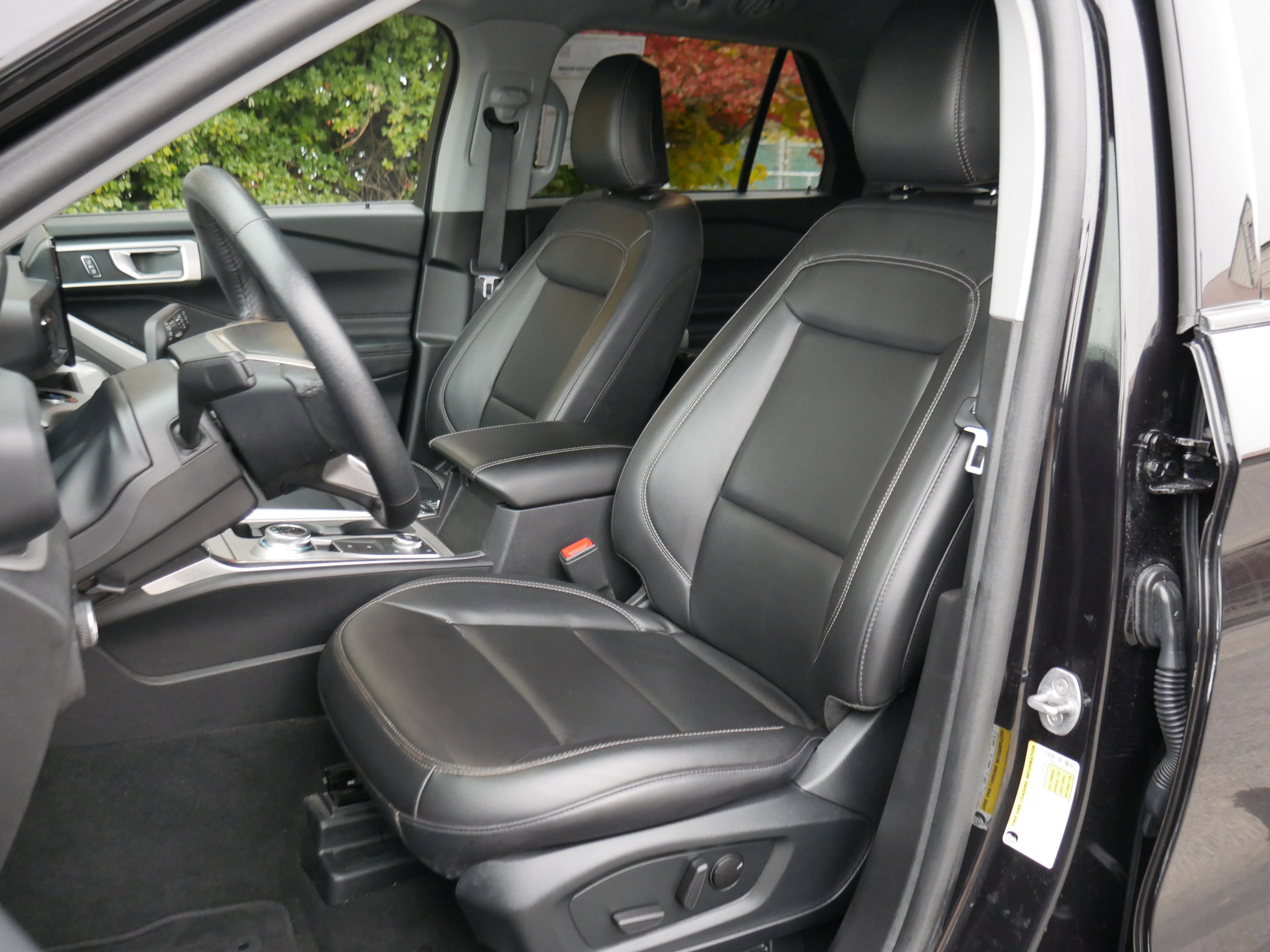 Certified 2024 Ford Explorer XLT w/ Equipment Group 202A image 31