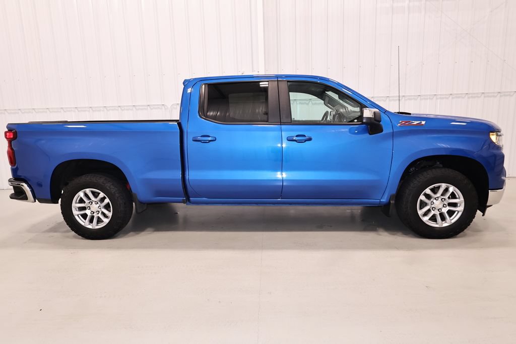 Used 2022 Chevrolet Silverado 1500 LT AWD/4WD image 2