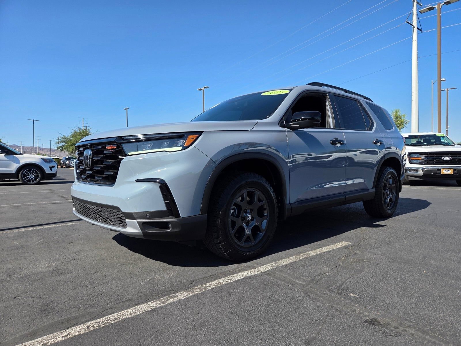 Used 2025 Honda Pilot TrailSport image 2