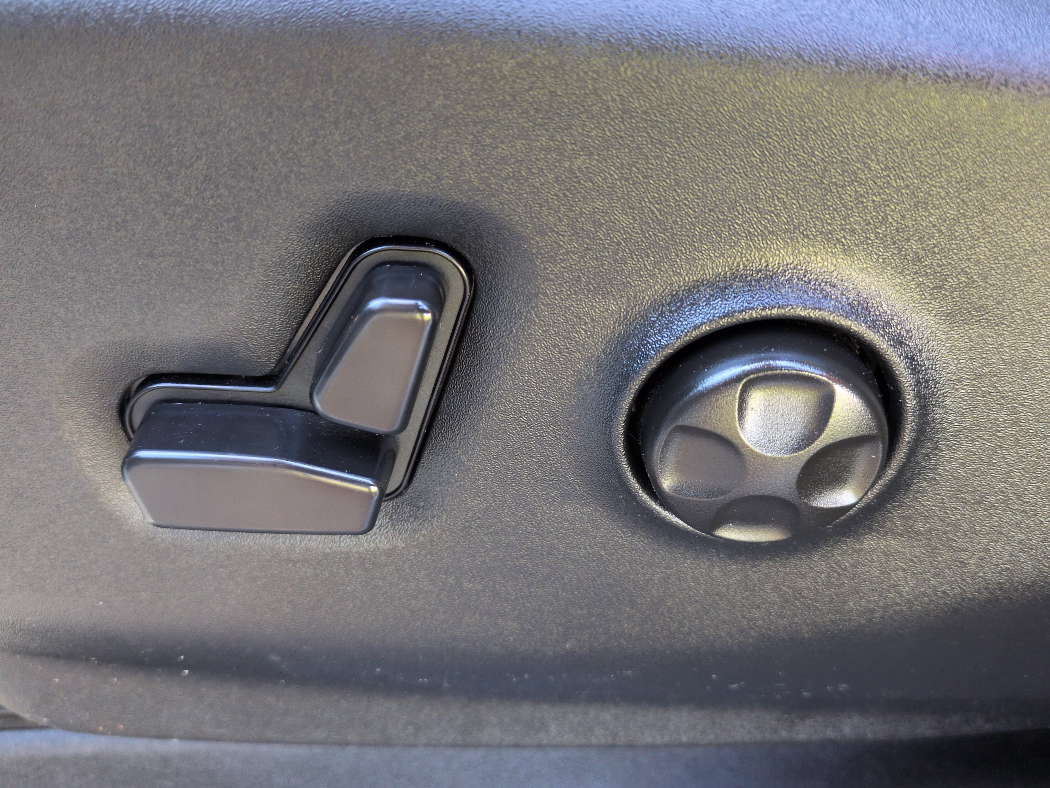 Used 2025 Chrysler Pacifica Limited FWD image 30