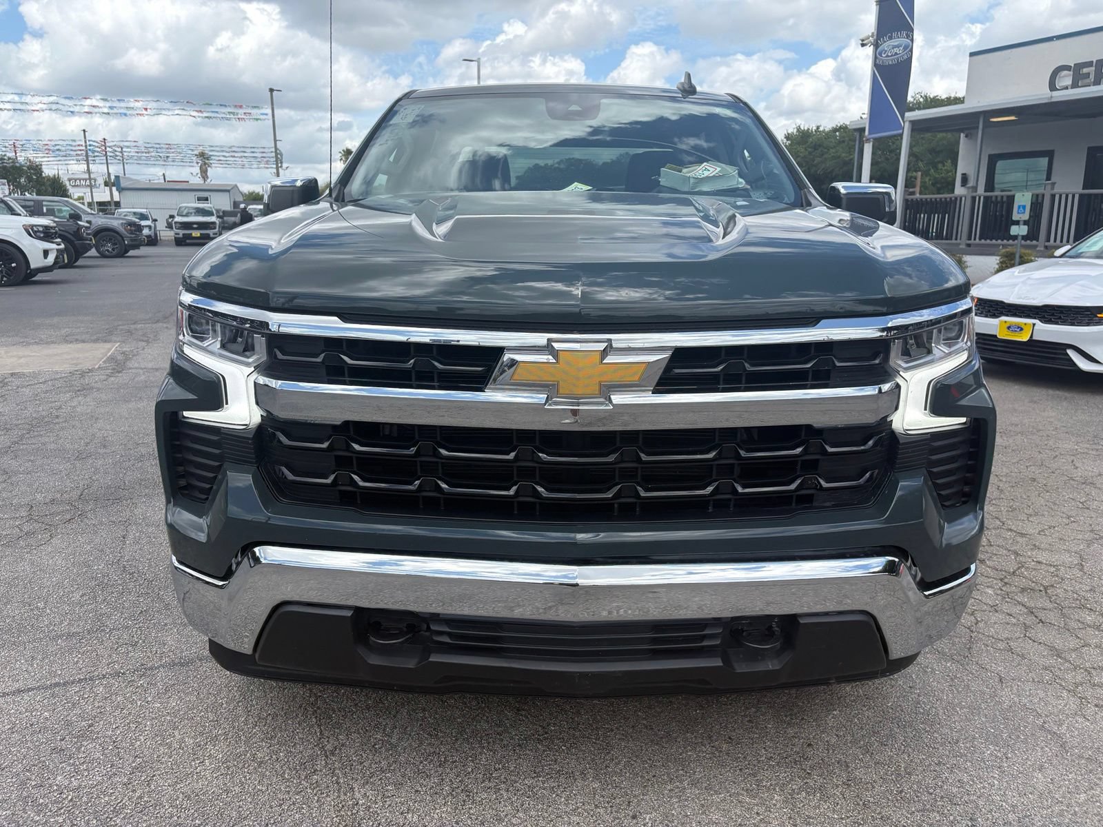 Used 2025 Chevrolet Silverado 1500 LT AWD/4WD image 6