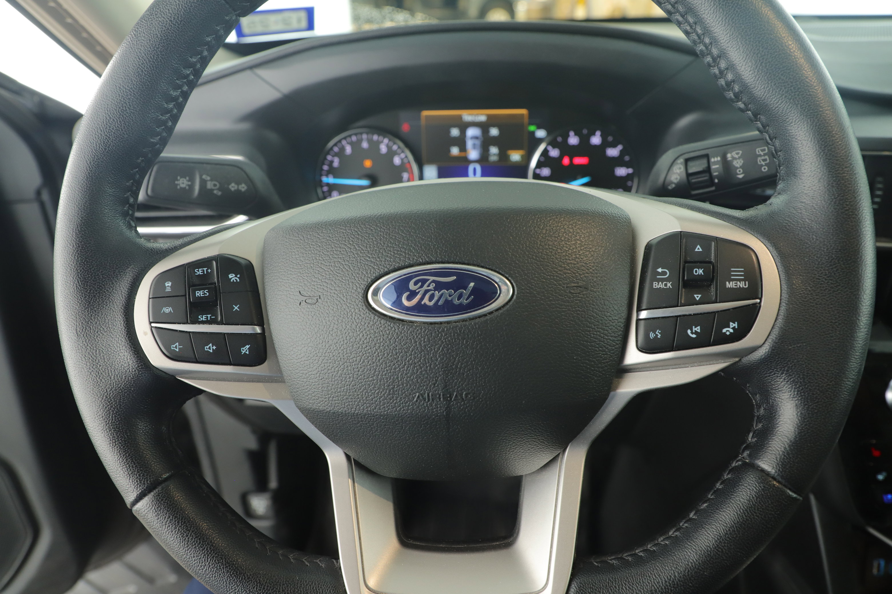 Certified 2022 Ford Explorer Limited w/ Limited Technology Package image 17