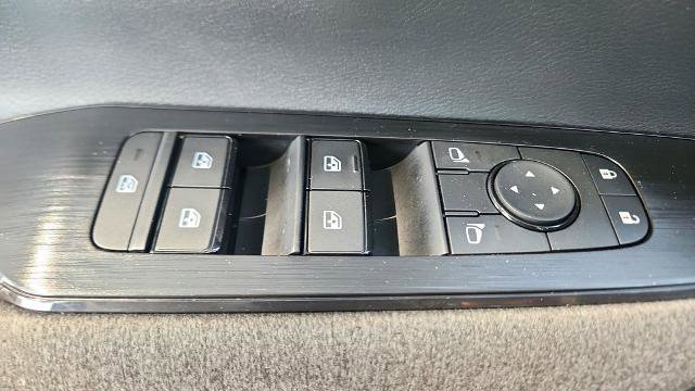 Used 2025 Nissan Kicks SV image 21