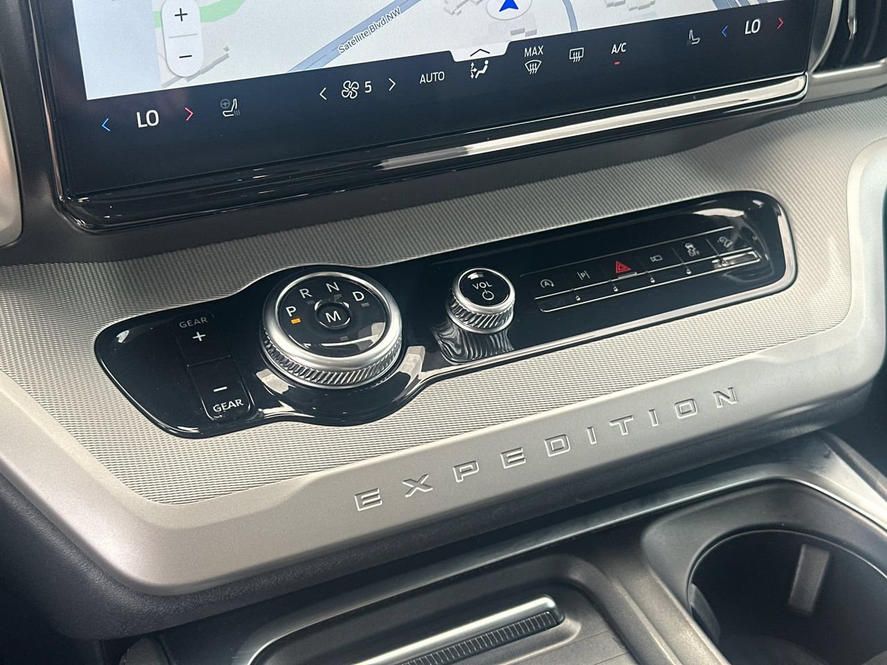 Certified 2025 Ford Expedition Active AWD/4WD image 33