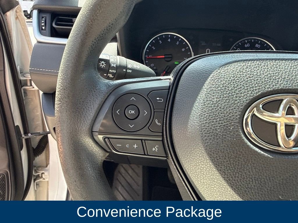 Used 2020 Toyota RAV4 XLE w/ Convenience Package FWD image 18