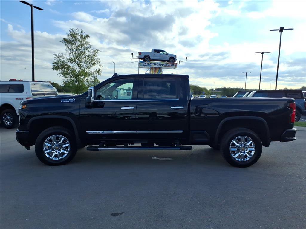 Used 2024 Chevrolet Silverado 2500 High Country w/ High Country Premium Package image 2