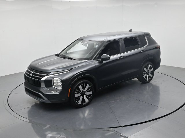 Used 2025 Mitsubishi Outlander SE FWD image 45