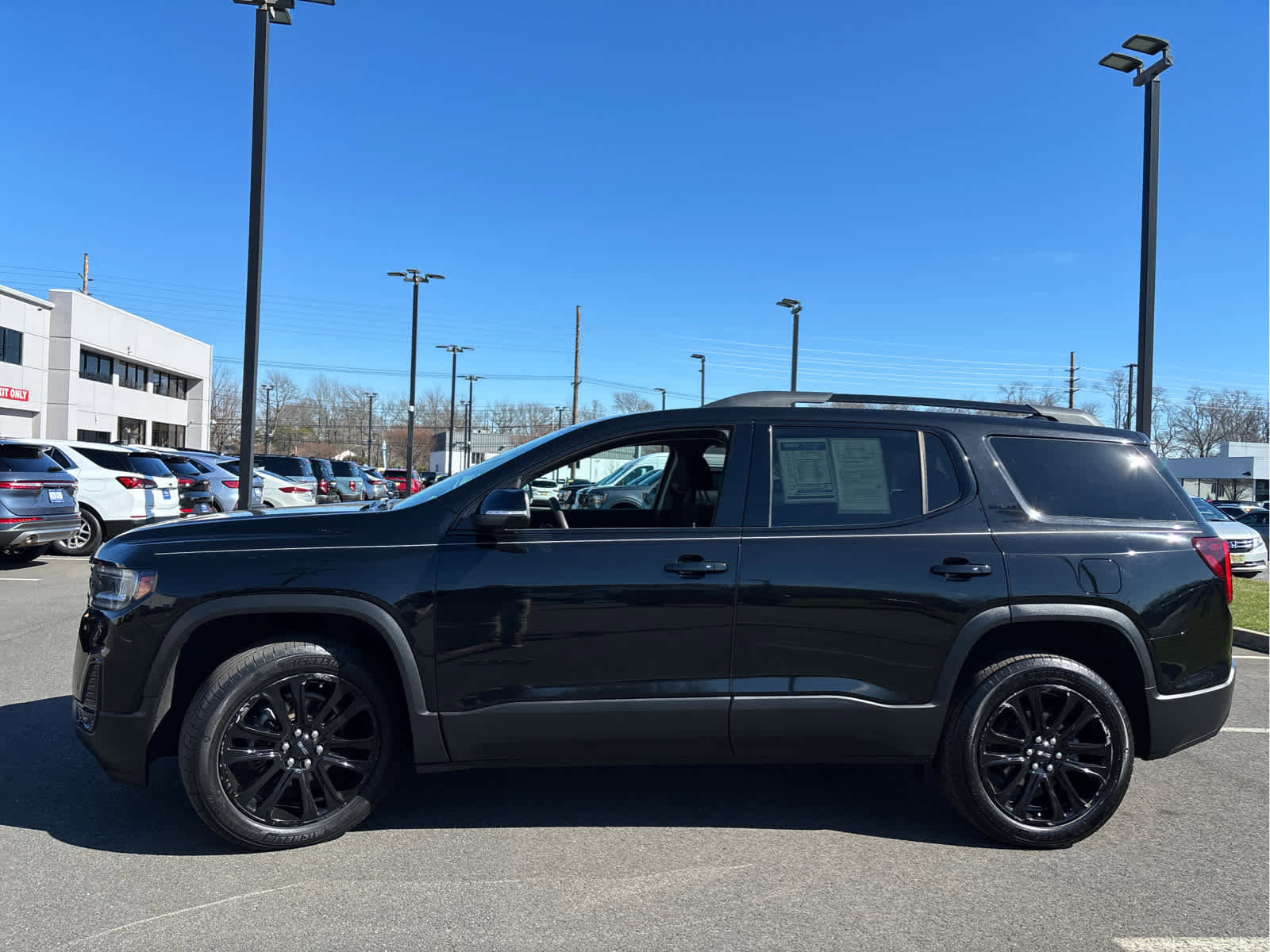 Used 2023 GMC Acadia SLE w/ Driver Convenience Package image 6