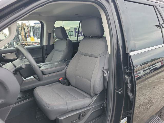 Certified 2025 Ford Expedition Active AWD/4WD image 18