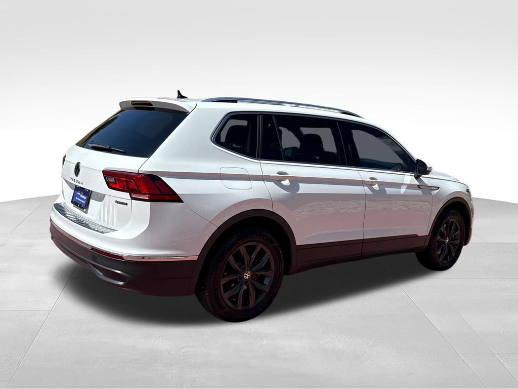 Used 2024 Volkswagen Tiguan SE w/ Panoramic Sunroof Package AWD/4WD image 10