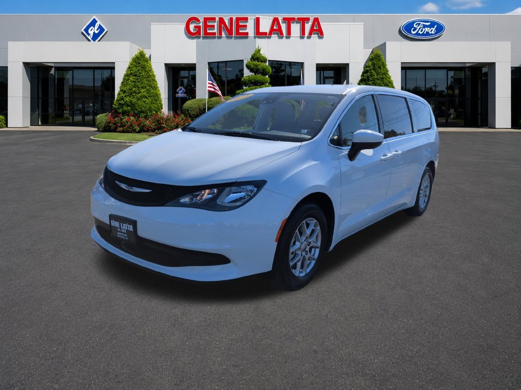 Used 2023 Chrysler Voyager LX FWD image 3