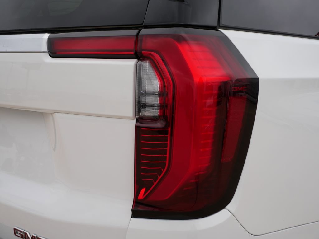Used 2025 GMC Yukon Denali AWD/4WD image 9