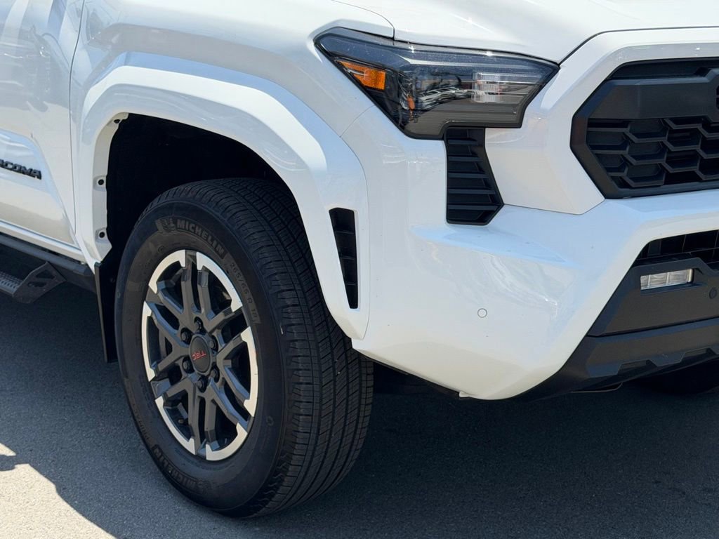 Used 2024 Toyota Tacoma TRD Sport w/ TRD Sport Premium Package AWD/4WD image 4