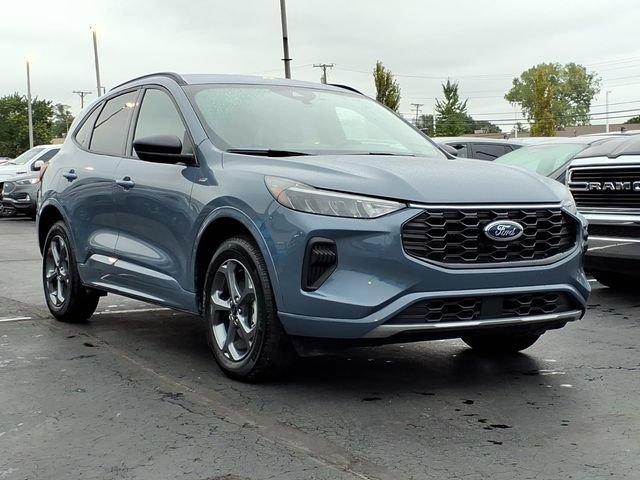 Certified 2024 Ford Escape ST-Line w/ Tech Pack #1 AWD/4WD image 3