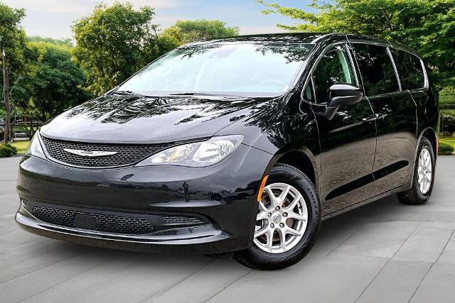 Used 2023 Chrysler Voyager LX FWD image 11